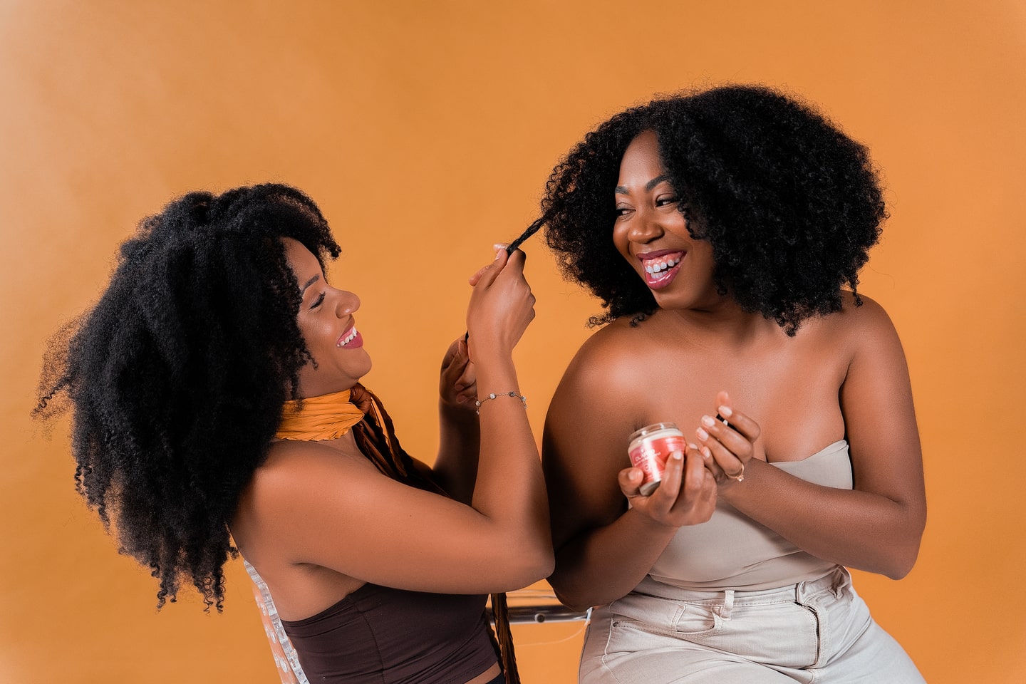 Shrinkage Cheveux Crépus : Pourquoi c'est une bonne nouvelle (et comment les étirer sans chaleur)