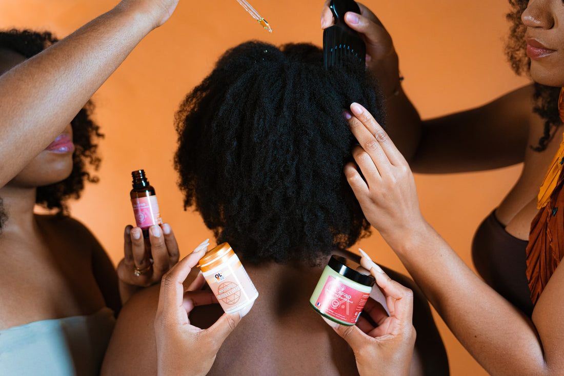 Les Meilleures Huiles pour Cheveux Crépus : Le Guide Complet pour Pousse, Hydratation & Souplesse